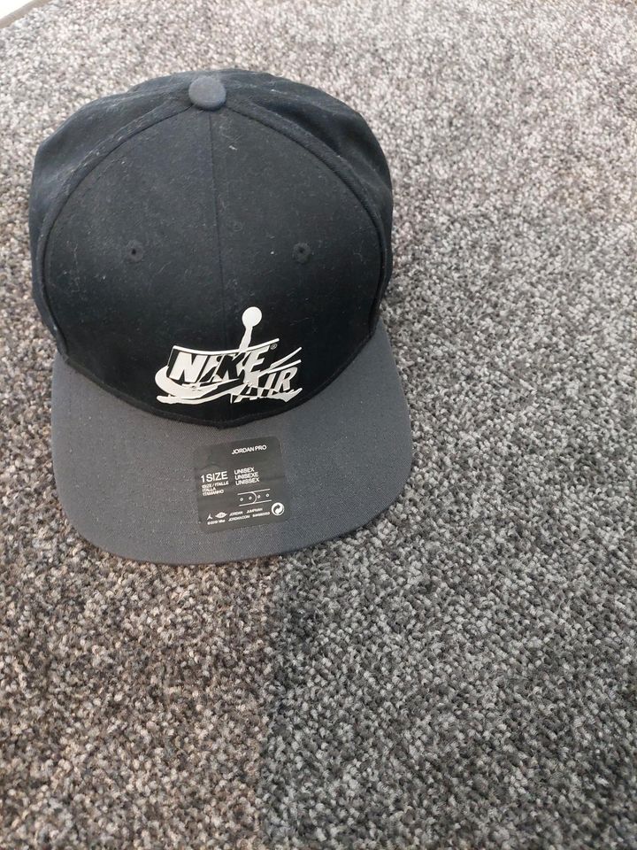 Nike Air Cap in Amberg