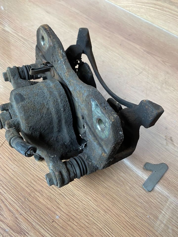 Bremssattel vorne links Honda Jazz  GD5  1.2 in Vaihingen an der Enz