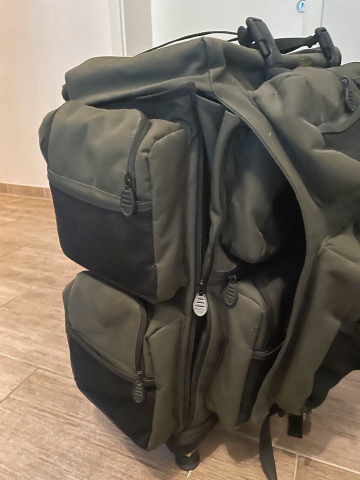 Fox XXL Angelrucksack mit Tisch in Torgelow