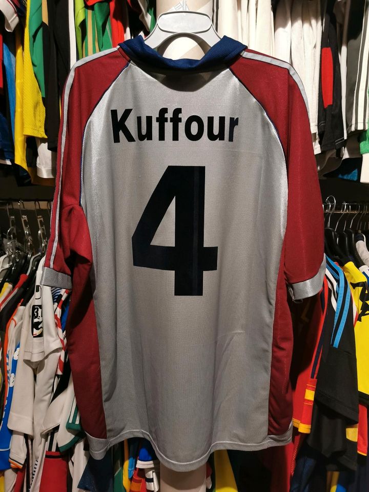 BAYERN MÜNCHEN TRIKOT CL FINALE 1999 KUFFOUR in Duisburg