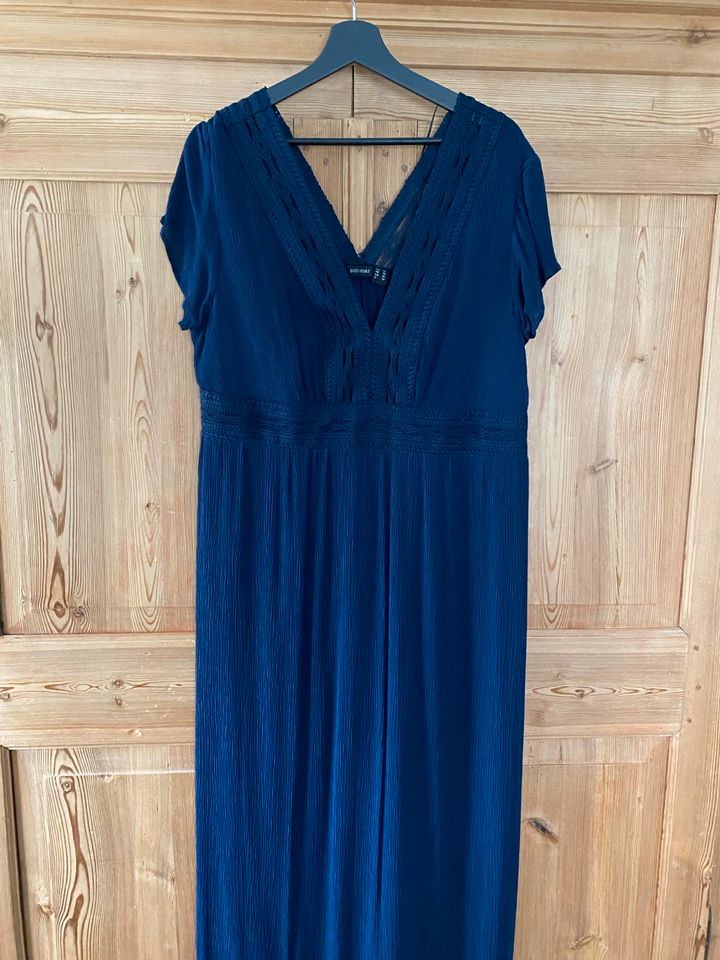 Kleid, blau oder weiß in Rödelsee