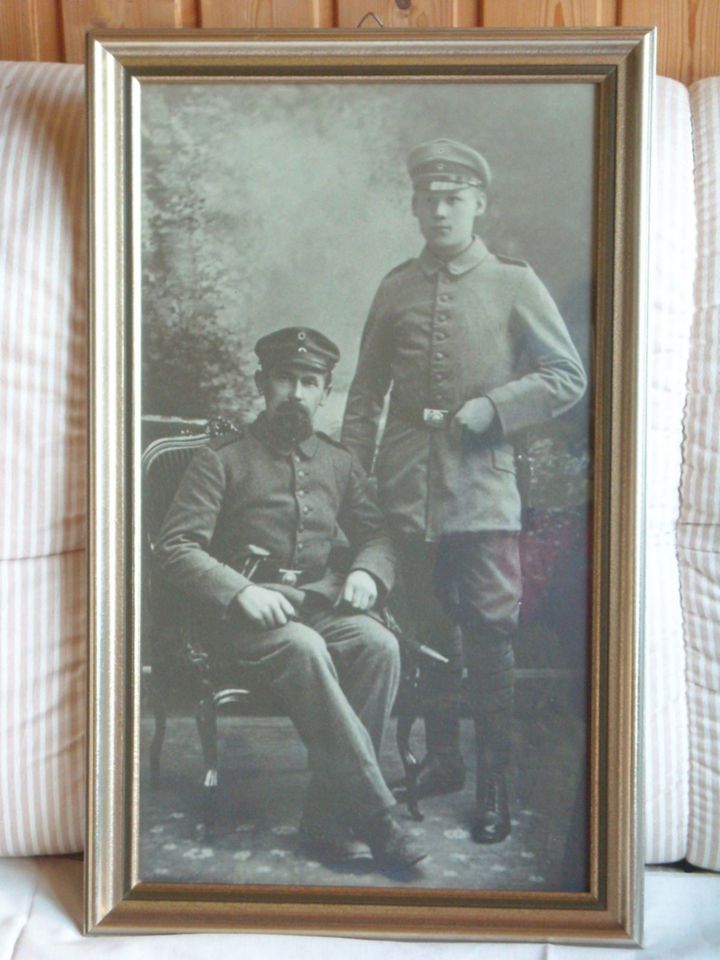 Soldaten Vater + Sohn Militär Uniform 1. Weltkrieg WK Fotorahmen in Riede