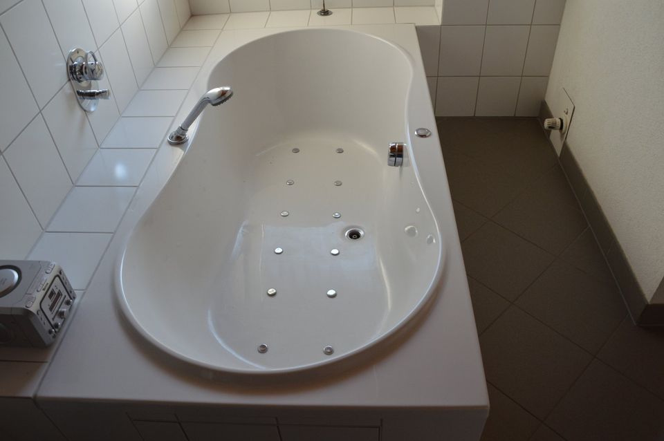 Badewanne mit Whirlpool in Baden-Württemberg - Sipplingen | Badezimmer  Ausstattung und Möbel | eBay Kleinanzeigen ist jetzt Kleinanzeigen