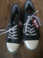 Turnschuh Mustang 44 Niedersachsen - Friedeburg Vorschau
