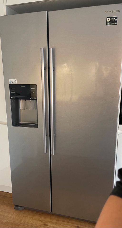 Samsung Kühlschrank mit Wasser und Eisspender in Rüsselsheim