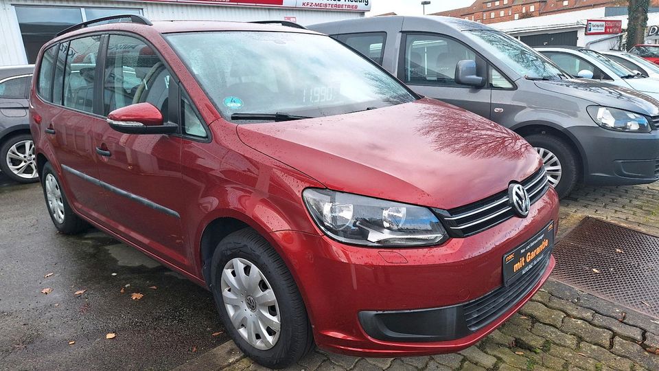 Volkswagen Touran Comfortline 8x bereift, gepflegt in Lübeck