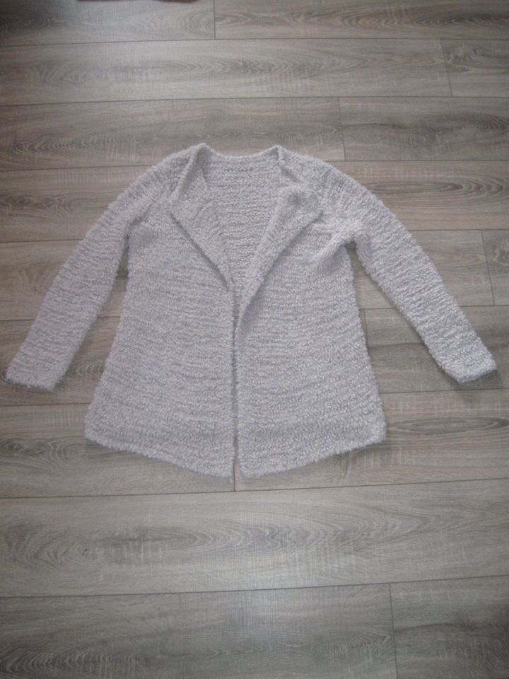 Kuscheliger Cardigan Bonita Größe M flauschig Strickjacke in Pottenstein