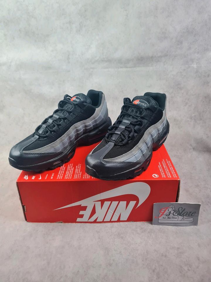 NEU|Nike Air Max 95|Black/Picante Red-Anthracite|Gr.44/46 in Frechen