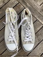 Converse Chucks beige selbst bestickt Gr.38 (eher wie 36) Niedersachsen - Lüneburg Vorschau