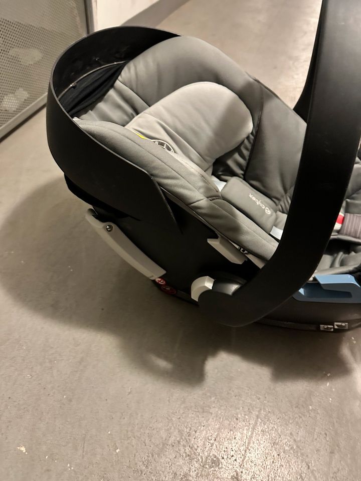 Cybex Baby Schale Kindersitz in Hamburg