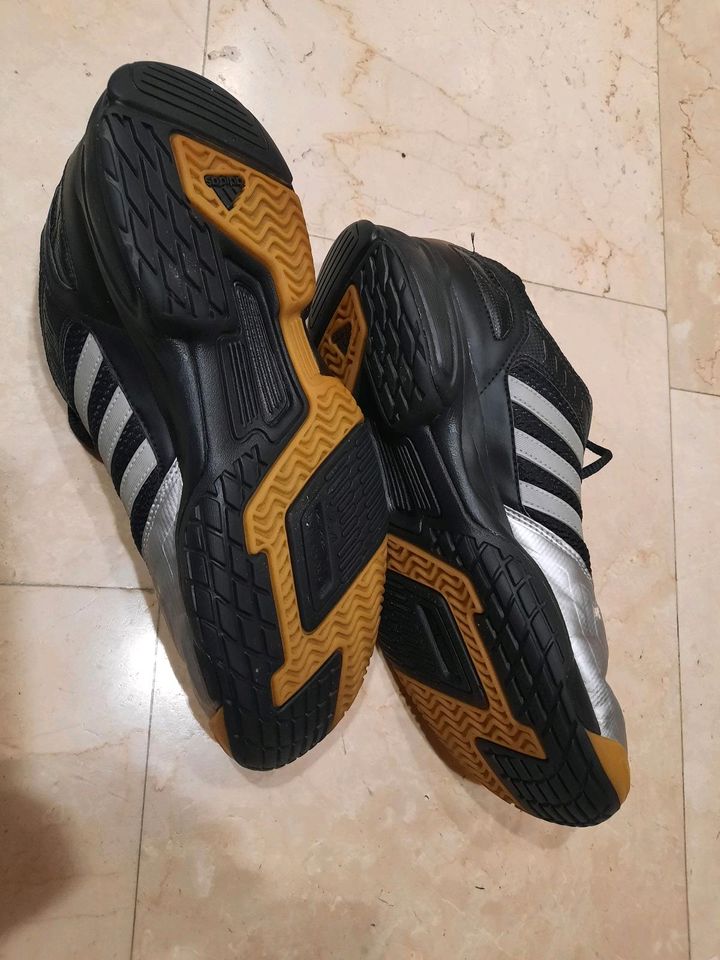 ADIDAS Fußballschuhe Gr. 7,5 für Halle, Silber / Schwarz in Offenbach