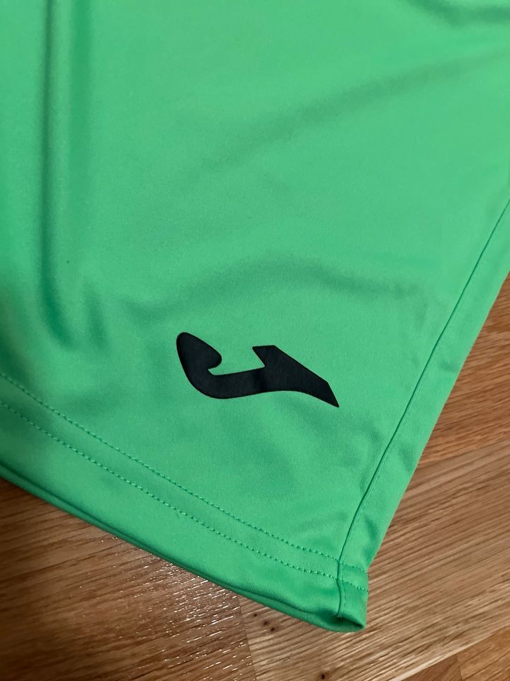 2x Joma Sporthose in Größe M (Neongrün) in Weil am Rhein