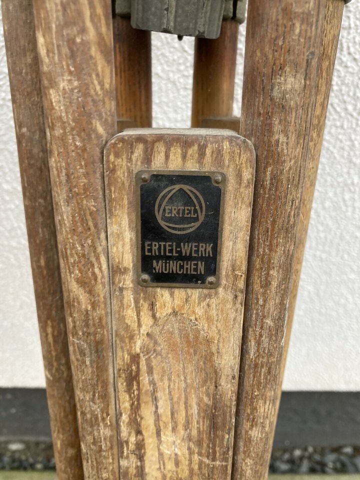 Altes Holz Metall Stativ Militaria Vermessung Lampe Fluter in Bonn