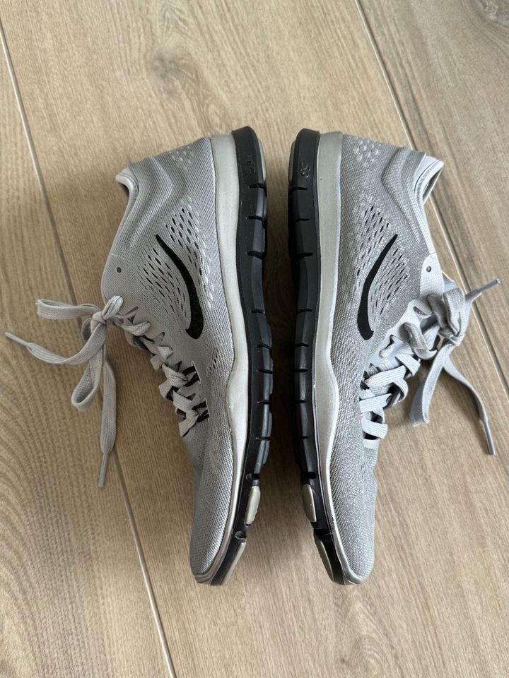 Nike Free | Sportschuhe | Silber | Gr. 39 | Sneakers | Nikes in Raisting