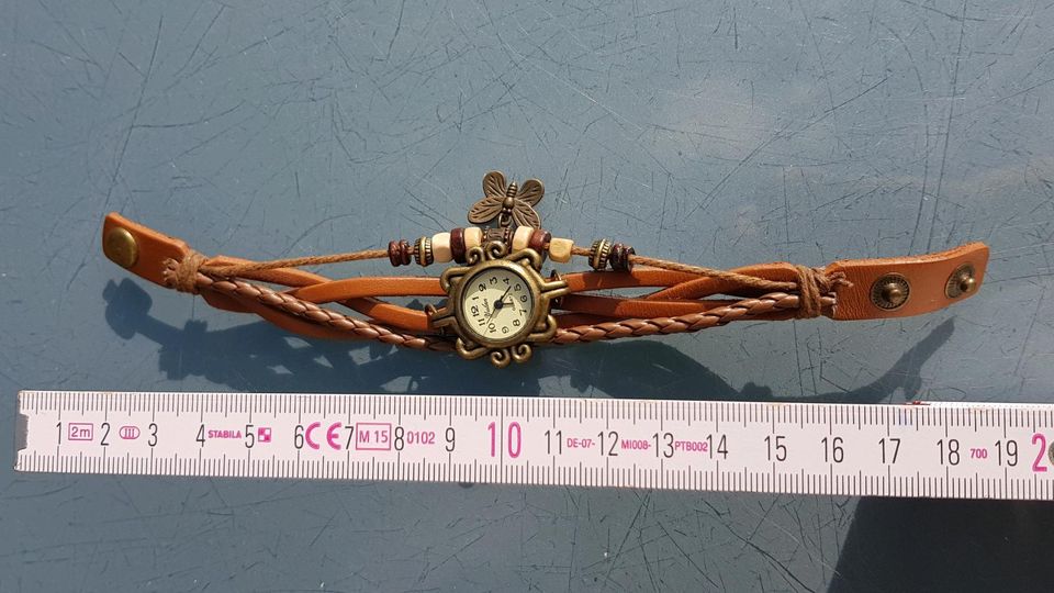 Armbanduhr Damen Mädchen Uhr Neu Leder als Geschenk in Quickborn