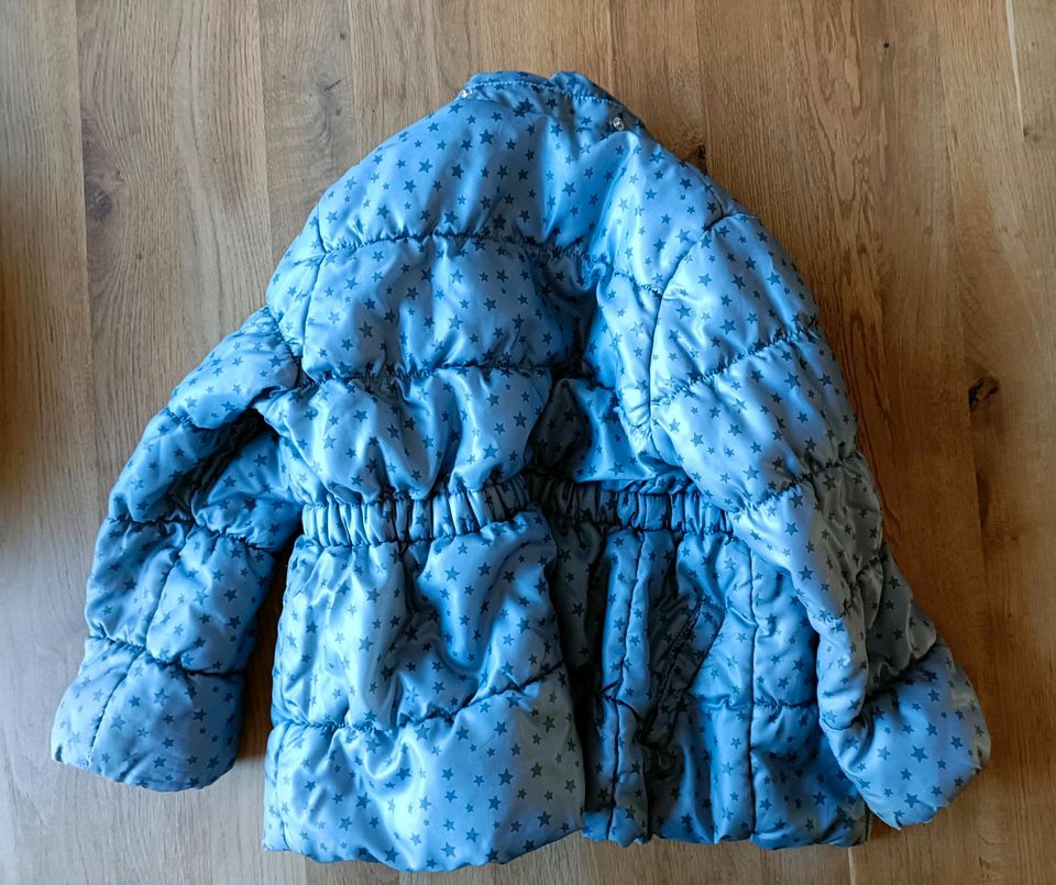 Winterjacke Mädchen H & M grau Größe 122 in Lindetal