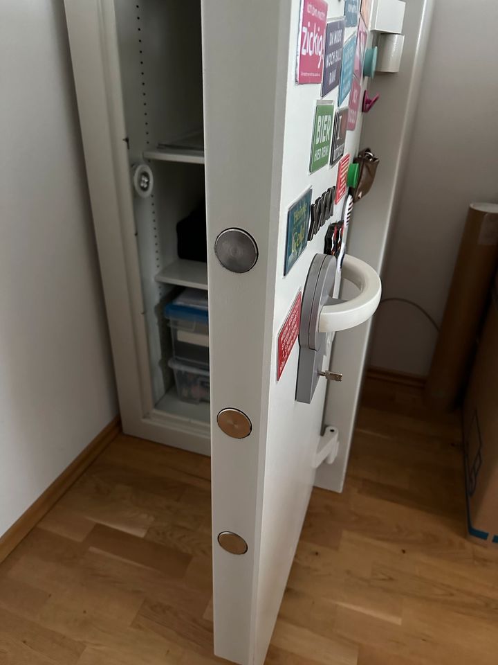 Wertschrank Stahlschrank Tresor 120x65x54 in München