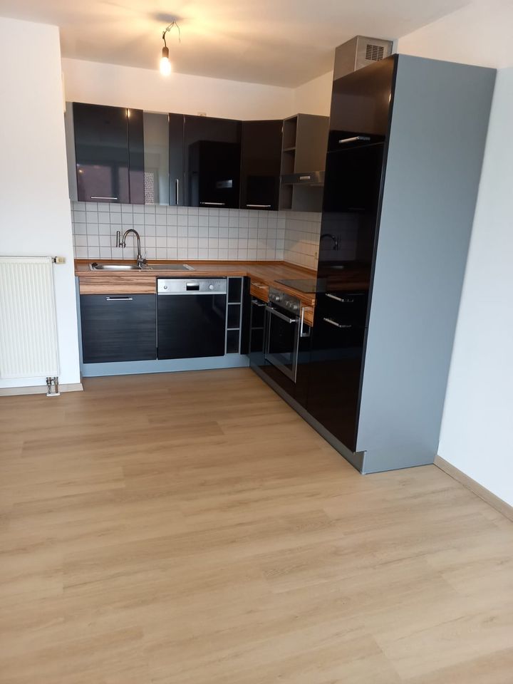 Helle 2-Zimmer-Wohnung mit Einbauküche, Balkon und TG-Stellplatz in Kümmersbruck