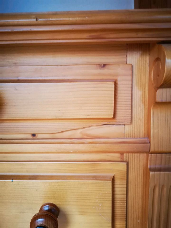 Kommode Landhaus rustikal mit Schubladen Massiv Holz in Vöhl