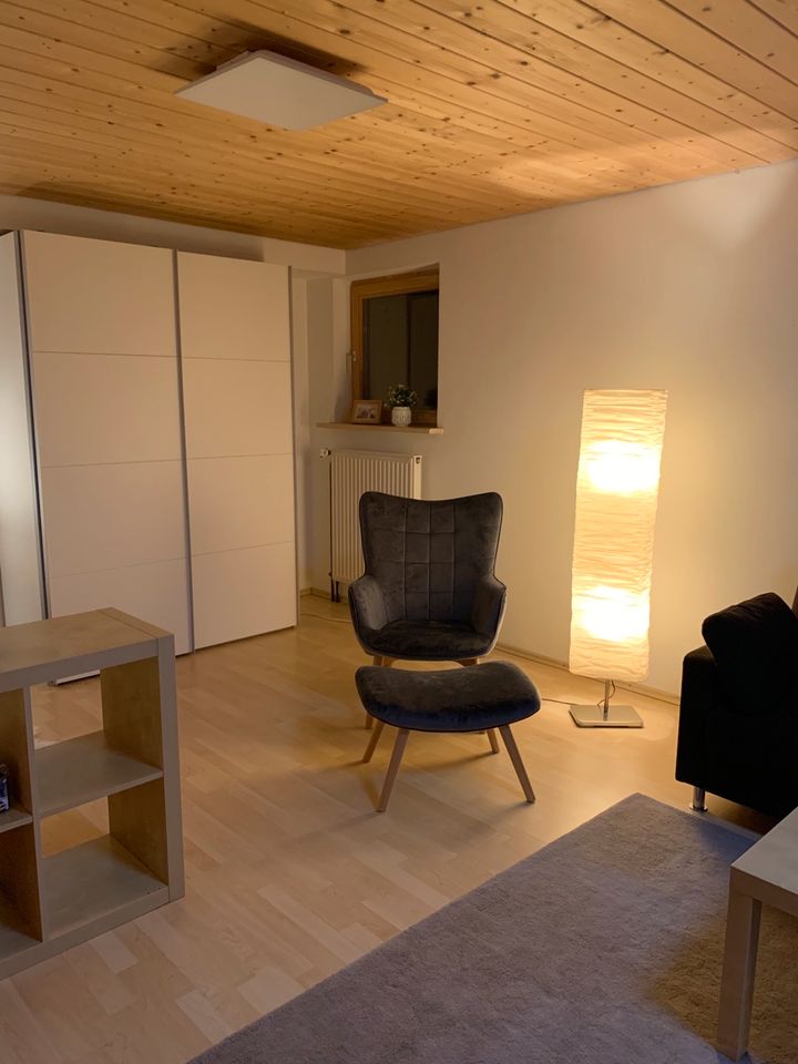 Schönes WG-Zimmer (Souterrain) für weibliche Mitbewohnerin in Großhelfendorf