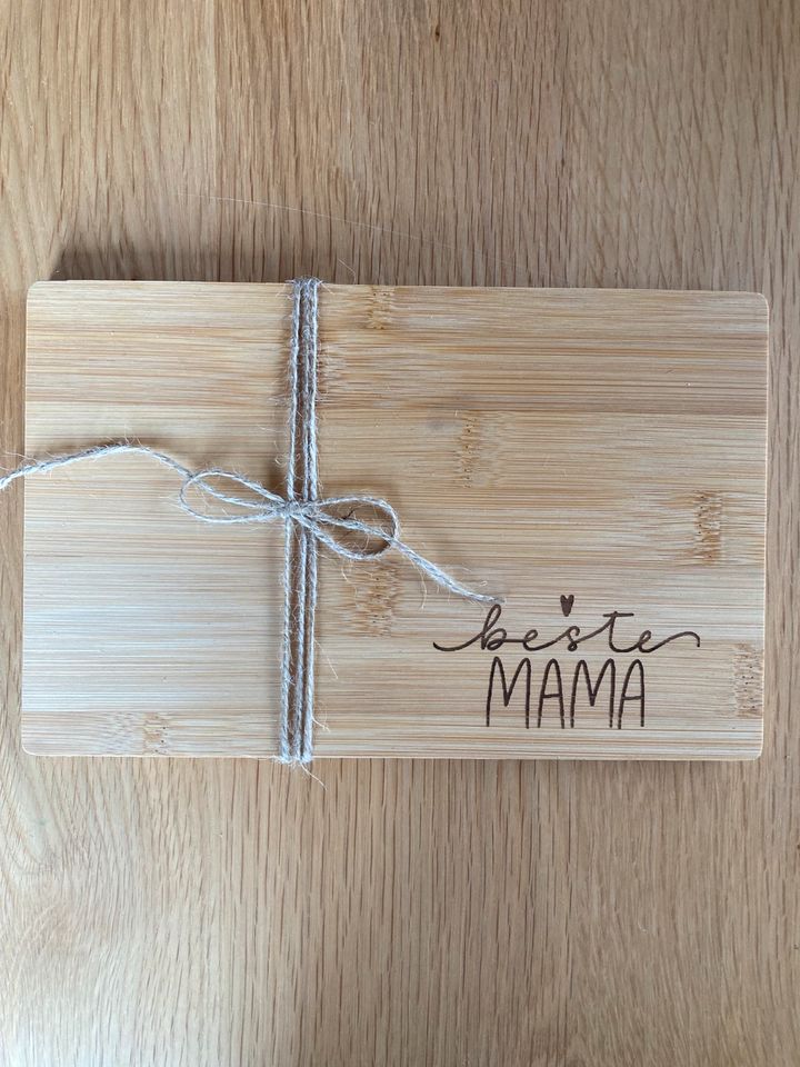 Frühstücksbrettchen graviert personalisiert Geschenk holzbrett in Dessau-Roßlau