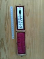 Biedermeier Tischthermometer auf Samt in Schachtel aus Birke Sachsen - Oppach Vorschau