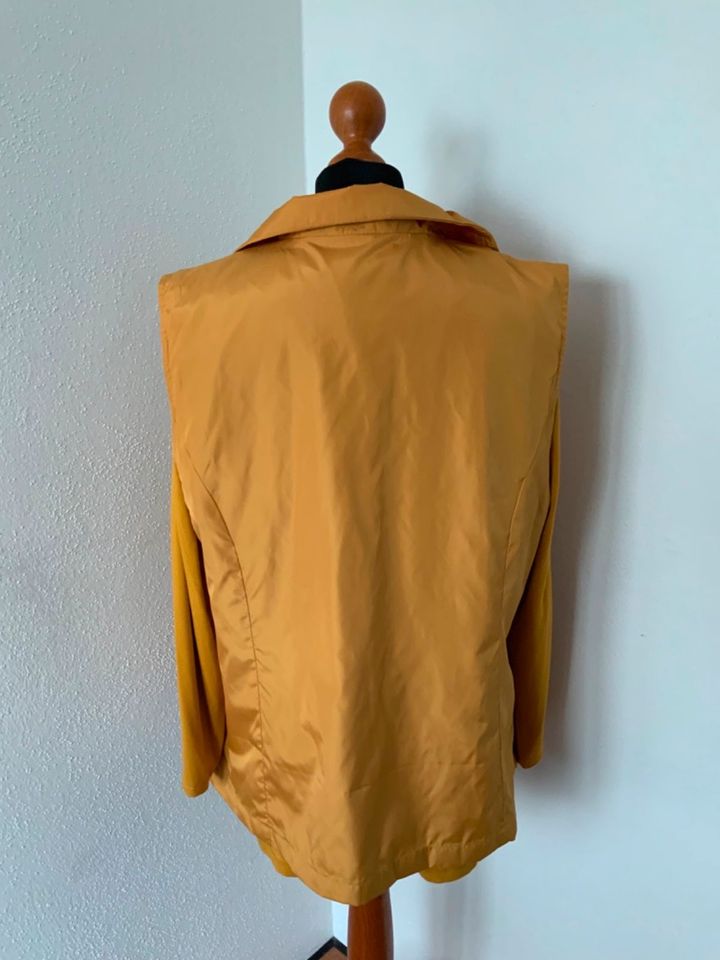 Langarmshirt Shirt langarm gelb Größe 44 + Jacke ärmellos Gr. 46 in Ingolstadt