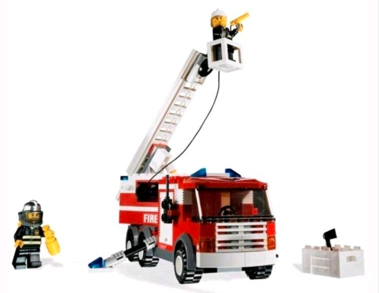 Lego City Set 7239 Feuer Truck Feuerlöschzug Leiter Boot Figuren in Wiesbaden