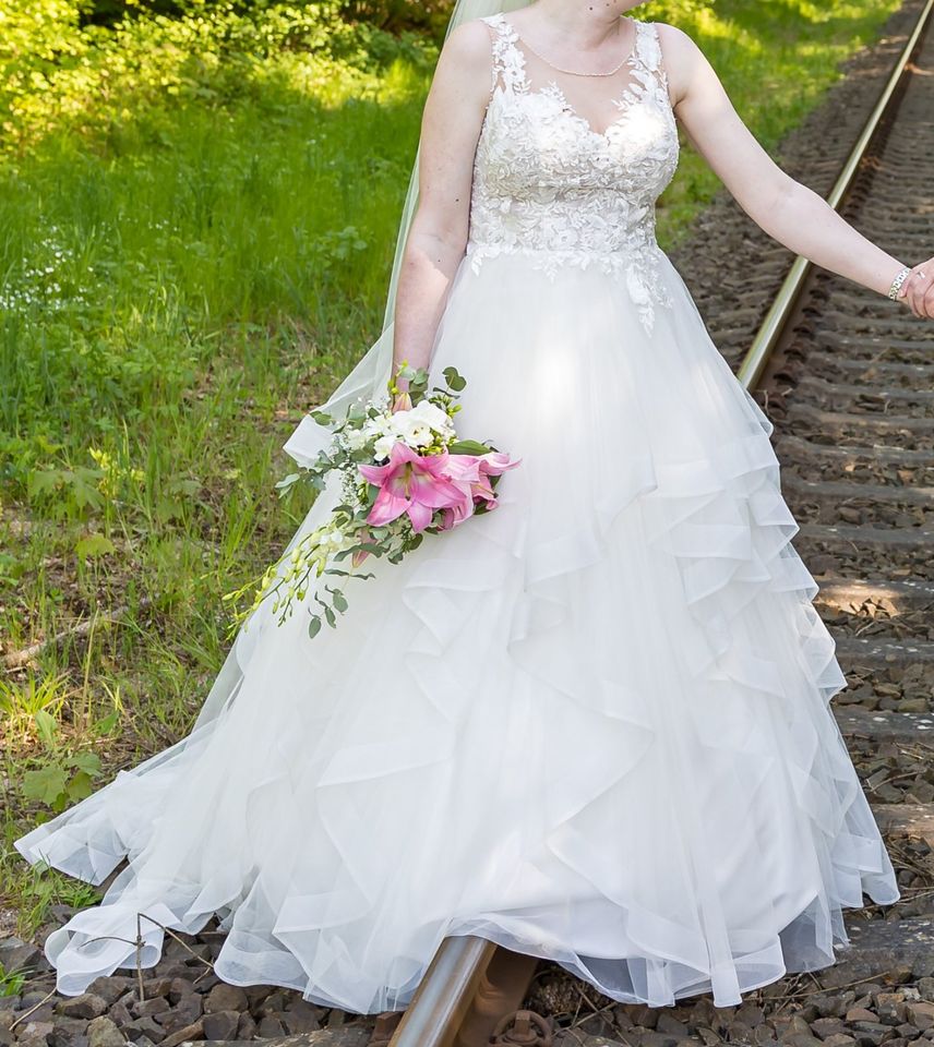 Brautkleid - A-Linie mit Volantrock in Bargteheide
