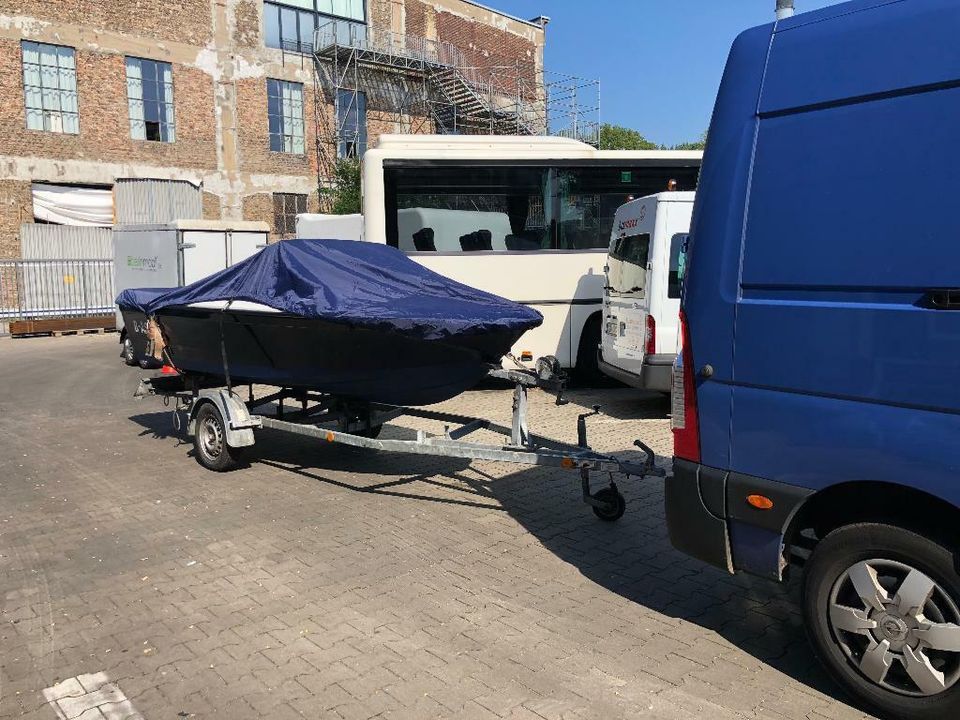 Wohnwagen Autotrailer Marktanhänger Boote Anhänger -- Transport in Berlin