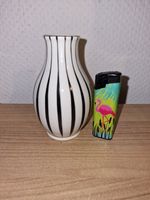 kleine Hollóháza Vase Sándor Koczor weiß schwarz gestreift 11cm h Nordrhein-Westfalen - Schwerte Vorschau