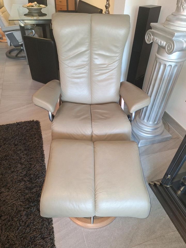 Stressless Sessel Piano M Signature mit Hocker Top Zustand in Rödermark