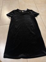 H&M Samtkleid mit Glitzer 134/140 Nordrhein-Westfalen - Haltern am See Vorschau