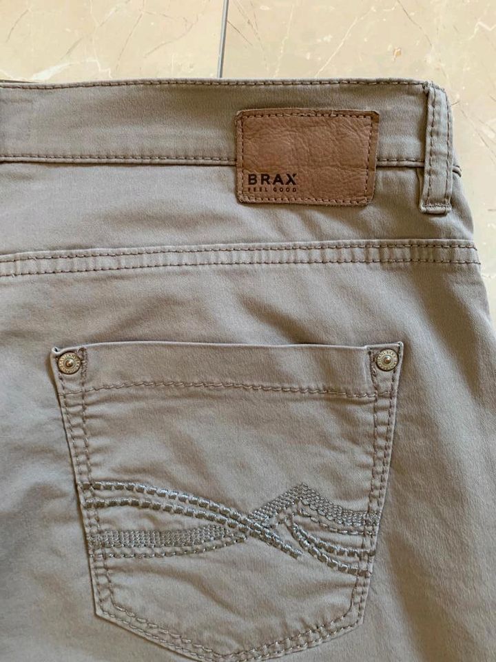 NEUWERTIG/BRAX HOSE/MODELL:MARY/Größe 46 K/Stretch Jeans in Berlin