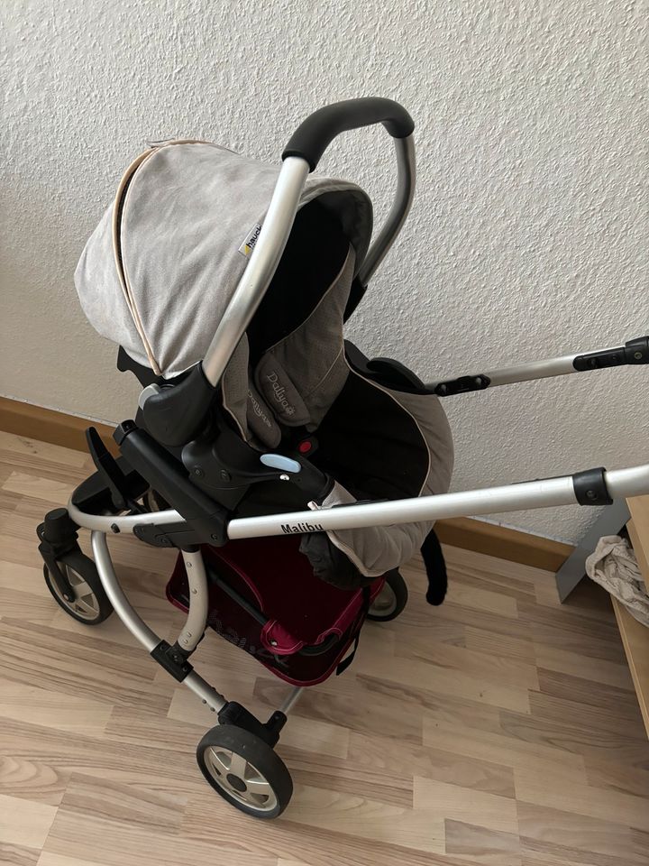 Babyschale + Gestell in Hildburghausen