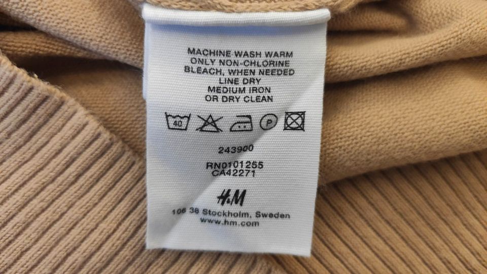 H&M Langarmpulli mit V-Ausschnitt, Farbe Hellbraun, Gr. S in Dittelbrunn