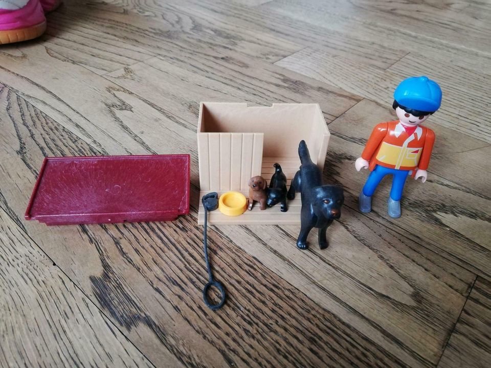 Playmobil Hundehütte und Hunde in Höhenkirchen-Siegertsbrunn