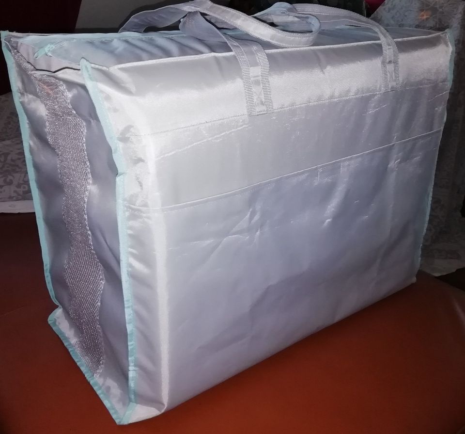 Dibapur Bandscheibenwürfel 55x45x35 mit Bezug und Tasche wie neu in Freystadt