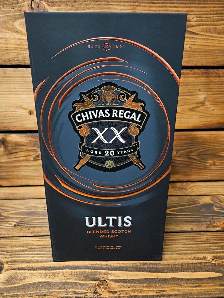 Chivas Ultis Box mit leerer Flasche Whisky Deko selten in Dresden