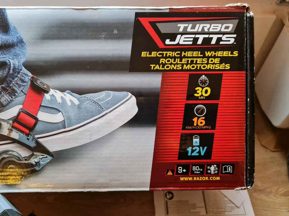 Razor Turbo Jetts elektrische Rollschuhe in Geltow