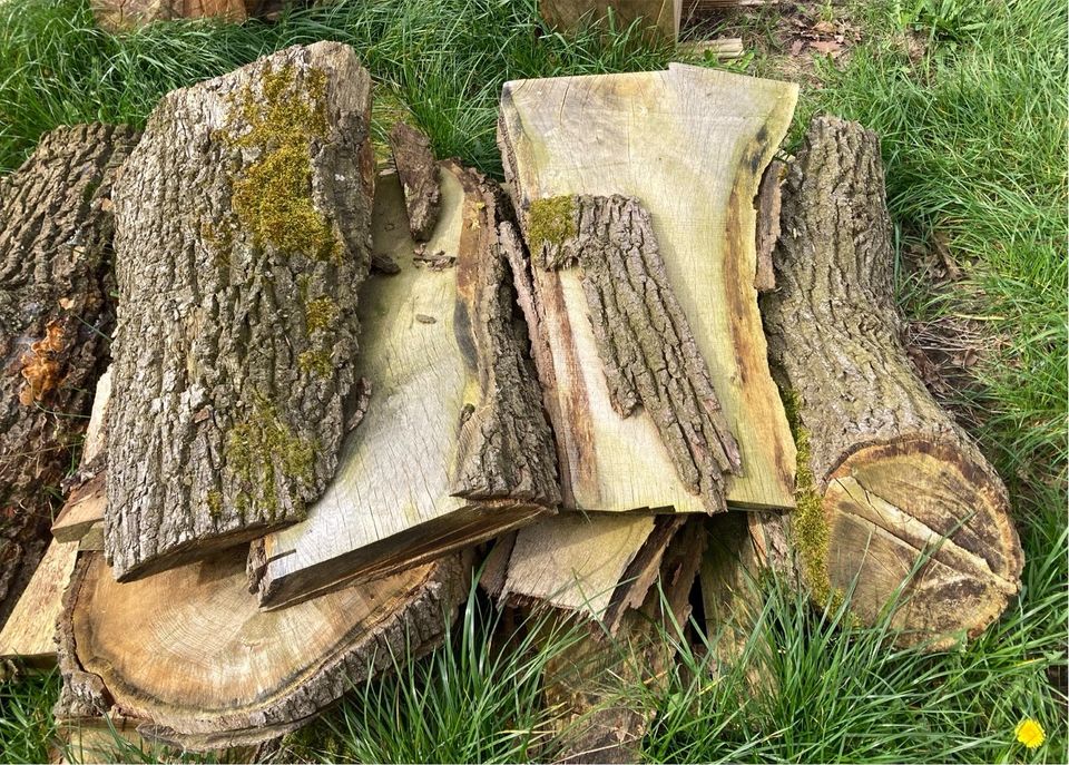 Gesägtes Eichenholz, Reststücke in Hoogstede