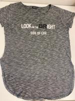 Damen T-Shirt, Gr. 42, in grau mit Schriftzug, Bielefeld - Brackwede Vorschau