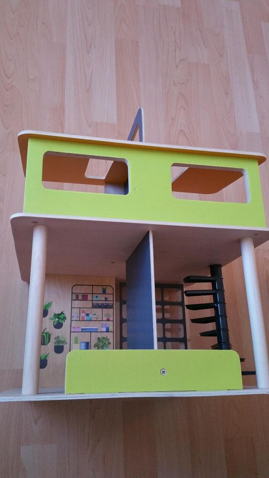 Puppenhaus aus Holz Lego playmobil Barbie in Hinte