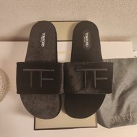 Tom Ford, Velours-Flip-Flops mit Logo 38 Hessen - Wächtersbach Vorschau