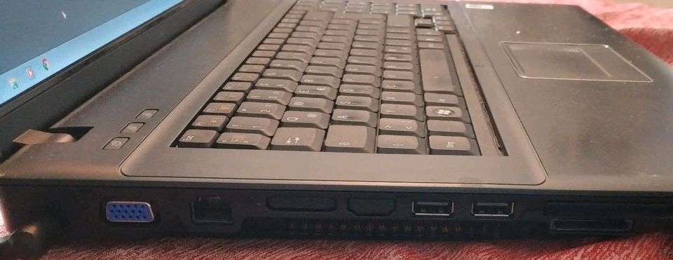 Notebook / Laptop mit 17" Zoll großem Display (43 cm) in Plettenberg