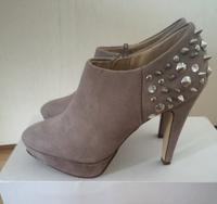 Top High Heels Pumps Ankle Stiefeletten Nieten Gr. 37 Hessen - Langenselbold Vorschau