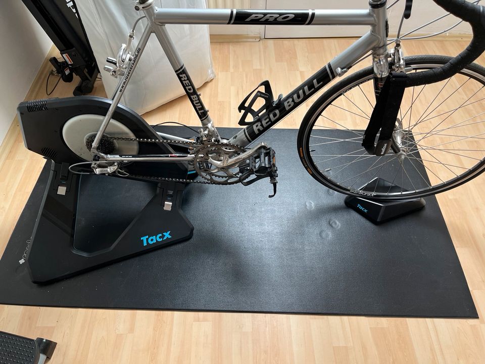 Tacx Neo 2T Smart T2875 Trainer neuwertig, nur Selbstabholer in Neufahrn