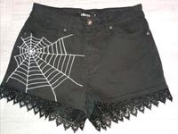 Schwarze Shorts Spinnennetz Gothicana  Größe M (31) Nordrhein-Westfalen - Ahlen Vorschau