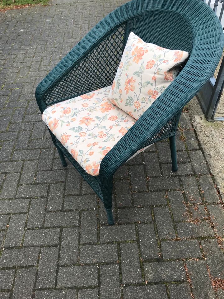 Gartentisch mit 3 Stühlen in grün/ Polyrattan in Hannover