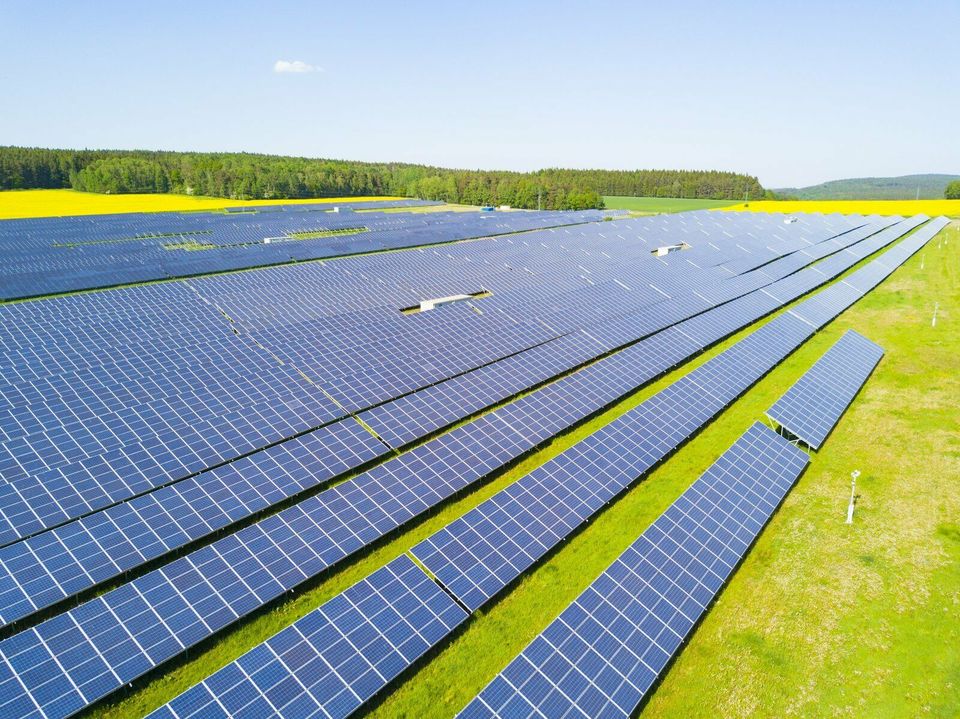 Solarpark erwerben - Freifläche mit 10% Ertrag pa. in Stuttgart